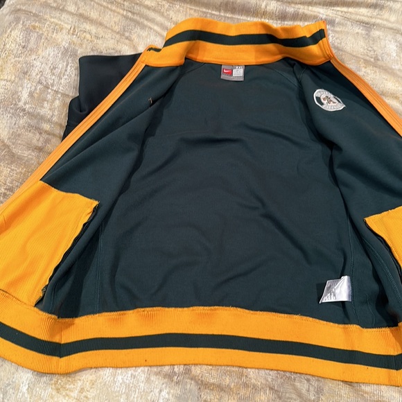 Nike Oakland Athletics A’s women’s track jacket - Picture 7 of 7